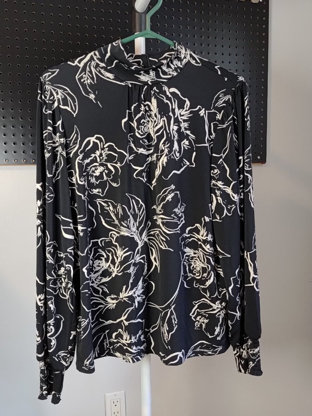 Sanctuary long sleeve top size L black and white stretchy material
